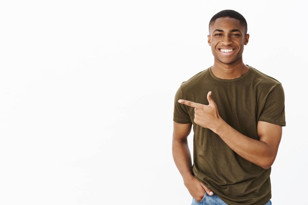 O que é e como é feito o clareamento dental